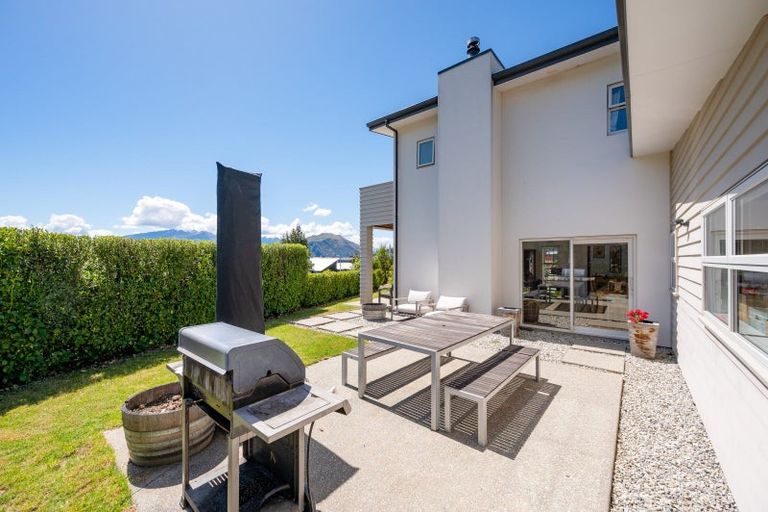 Photo of property in 6 Bovett Place, Wanaka, 9305