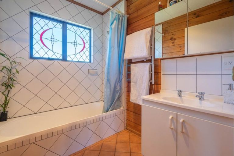 Photo of property in 338 Ngarara Road, Waikanae, 5391