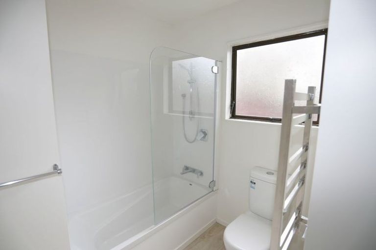 Photo of property in 36 Pitcairn Crescent, Bryndwr, Christchurch, 8053