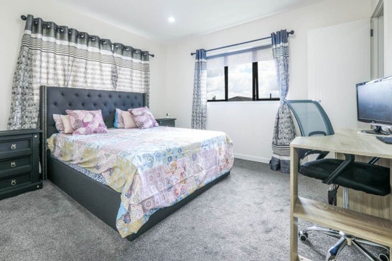 Photo of property in 16 Rosarina Lane, Takanini, 2112