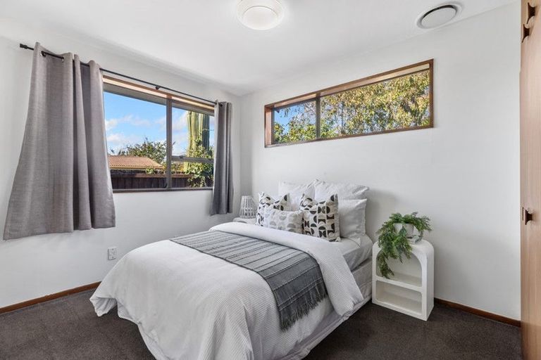 Photo of property in 7 Sophora Place, Parklands, Christchurch, 8083