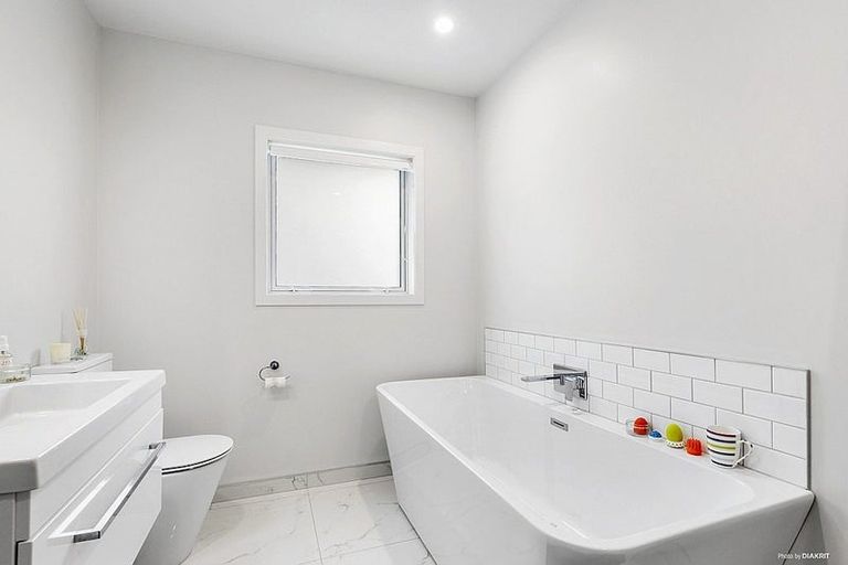 Photo of property in 56e Nicholson Road, Khandallah, Wellington, 6035