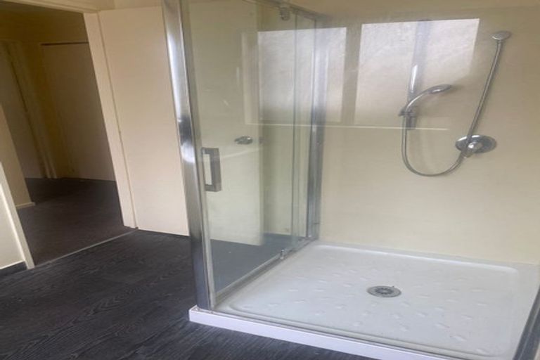Photo of property in 4/8 Eulogy Place, Randwick Park, Auckland, 2105