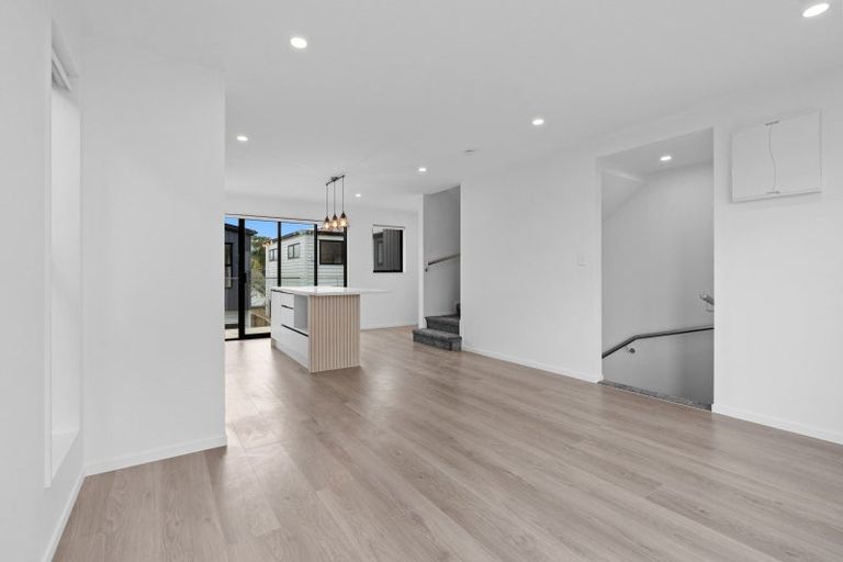 Photo of property in 165b Wiseley Road, West Harbour, Auckland, 0618