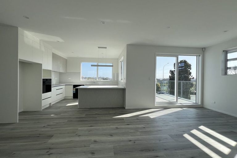 Photo of property in 319a East Coast Road, Mairangi Bay, Auckland, 0630