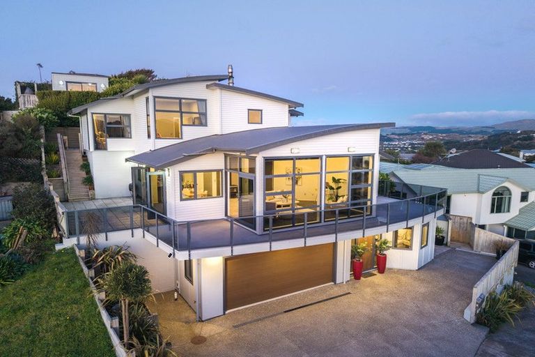 Photo of property in 6 Seascape View, Paremata, Porirua, 5024