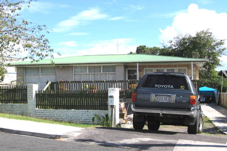 Photo of property in 1b Bishop Street, Green Bay, Auckland, 0604