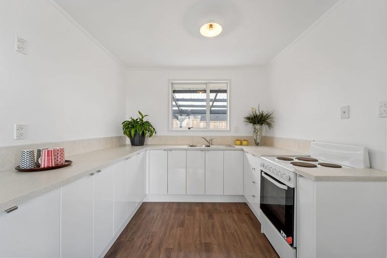 Photo of property in 38 Donovan Avenue, Massey, Auckland, 0614