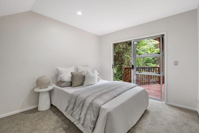 Photo of property in 9 Springwater Vale, Unsworth Heights, Auckland, 0632