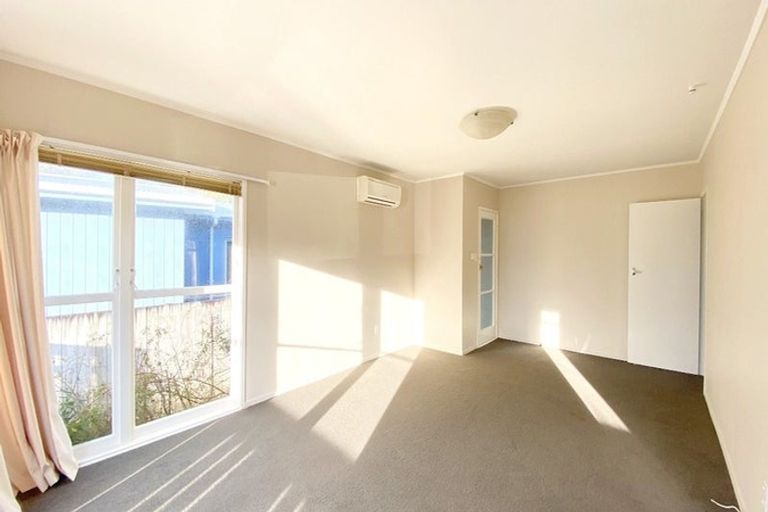 Photo of property in 37 Cheval Drive, Totara Vale, Auckland, 0629