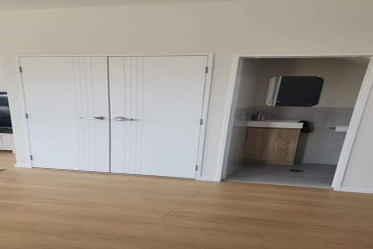 Photo of property in 117 Hutchinsons Road, Bucklands Beach, Auckland, 2014
