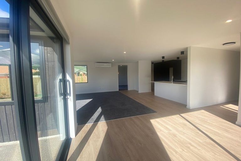 Photo of property in 19 Kaiwaru Place, Waikanae, 5036