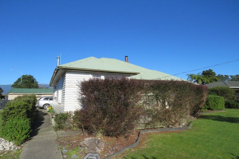 Photo of property in 36 Brougham Street, Westport, 7825