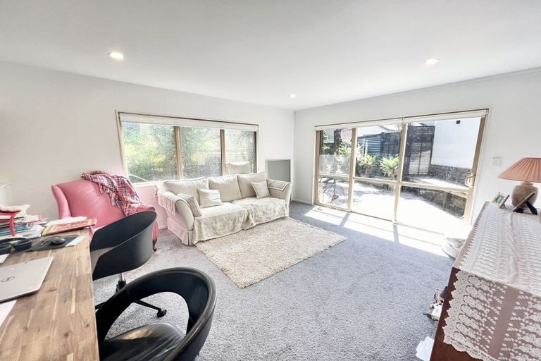 Photo of property in 1/114 Seaview Road, Glenfield, Auckland, 0629