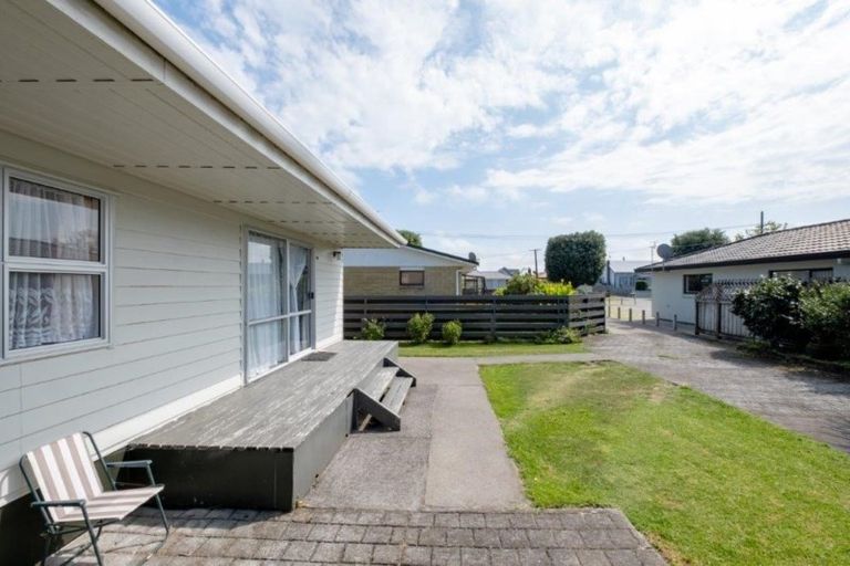 Photo of property in 8a Milmoe Street, Hawera, 4610