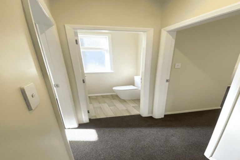 Photo of property in 5 Lonsdale Crescent, Rongotai, Wellington, 6022