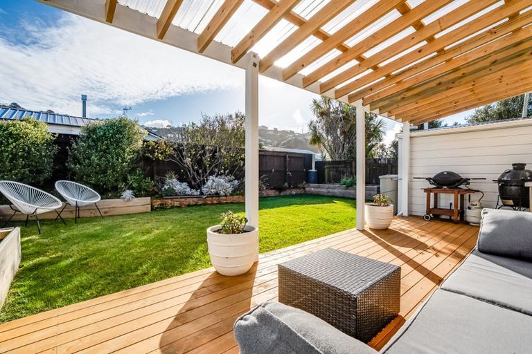 Photo of property in 134 Onepu Road, Lyall Bay, Wellington, 6022