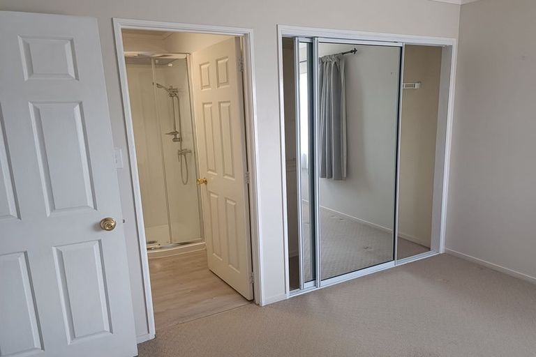 Photo of property in 1 Jay Court, Botany Downs, Auckland, 2010