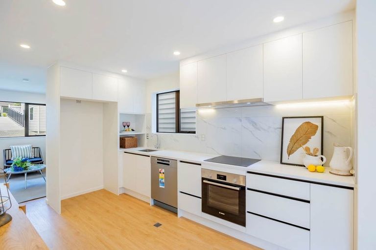 Photo of property in 37a Allington Road, Massey, Auckland, 0614