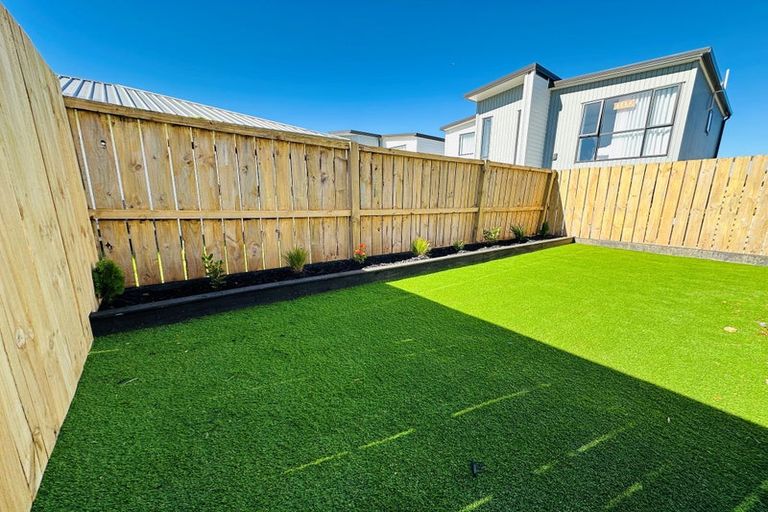 Photo of property in 1a Edward Avenue, Orewa, 0931