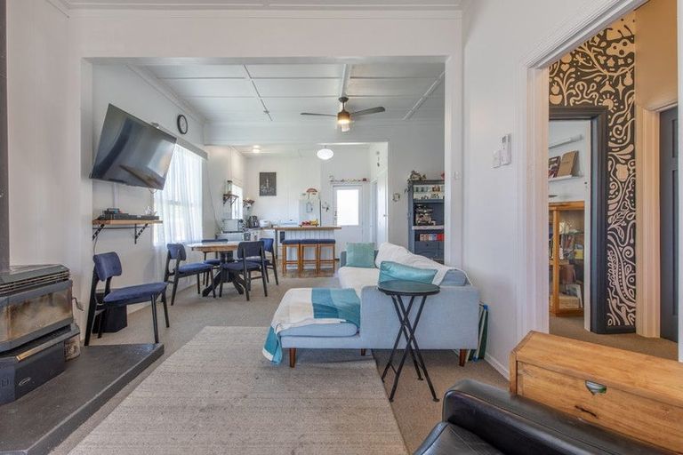 Photo of property in 15 Waverley Street, Waipawa, 4210