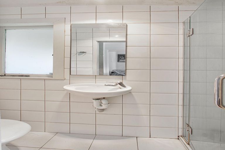 Photo of property in 4 Mceldowney Road, Titirangi, Auckland, 0604