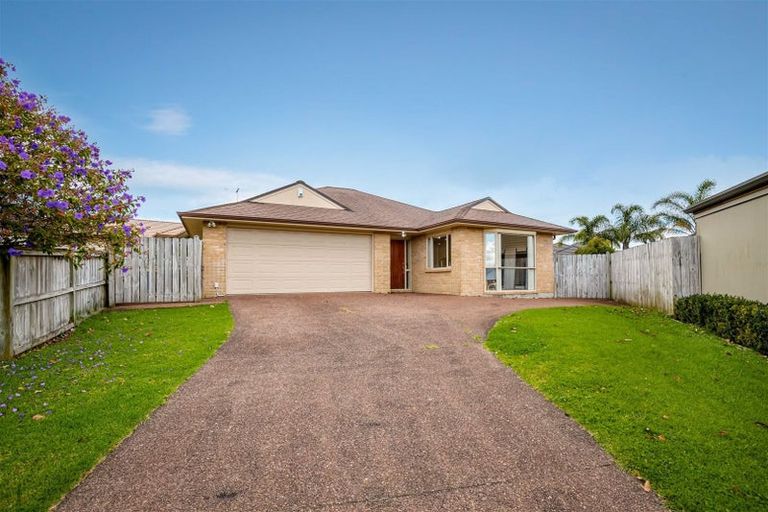Photo of property in 15 Pyrite Street, Westgate, Auckland, 0614