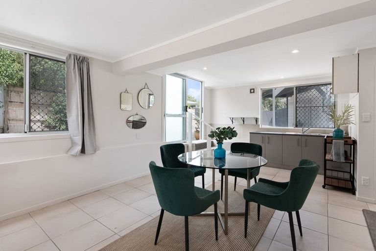 Photo of property in 42a Woodglen Road, Glen Eden, Auckland, 0602