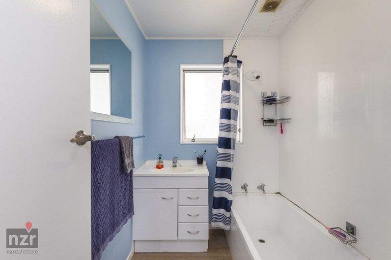 Photo of property in 26 Cumberland Place, Kelvin Grove, Palmerston North, 4414