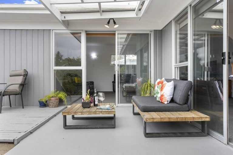 Photo of property in 6 Taioma Crescent, Te Atatu Peninsula, Auckland, 0610