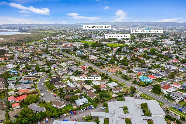 Photo of property in 16 Glenhaven Place, Te Atatu Peninsula, Auckland, 0610