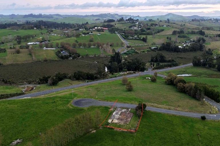 Photo of property in 111 Te Rawhiti Road, Matakohe, 0594