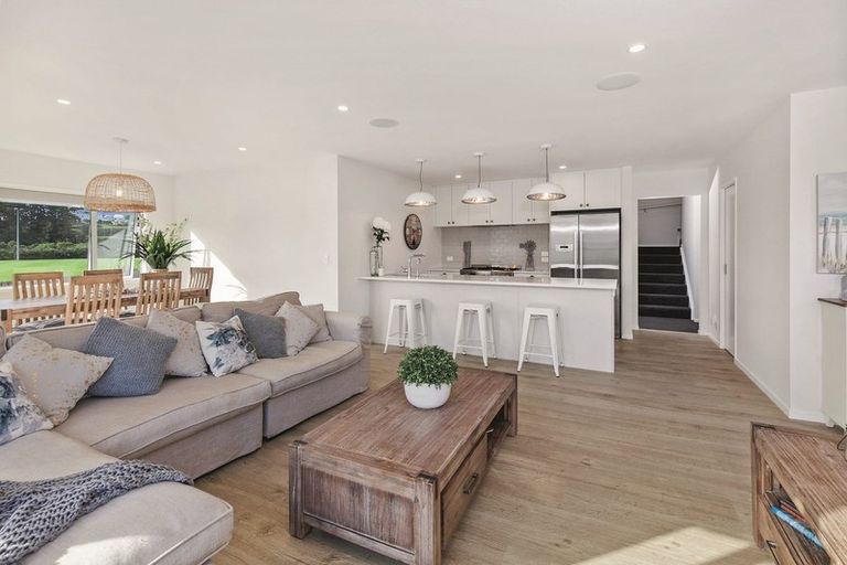 Photo of property in 1 Pae Moana Place, Stanmore Bay, Whangaparaoa, 0932