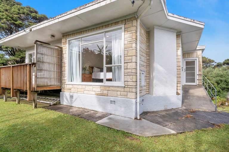 Photo of property in 24 Atkinson Road, Titirangi, Auckland, 0604