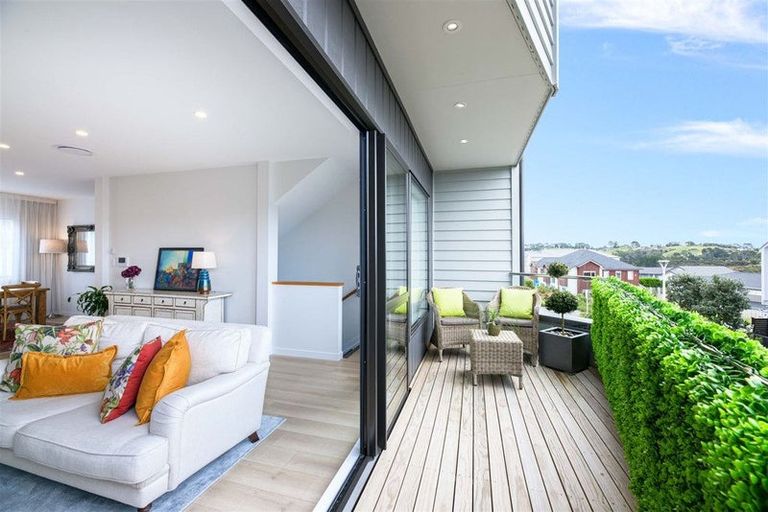 Photo of property in 14 Moki Place, Long Bay, Auckland, 0630