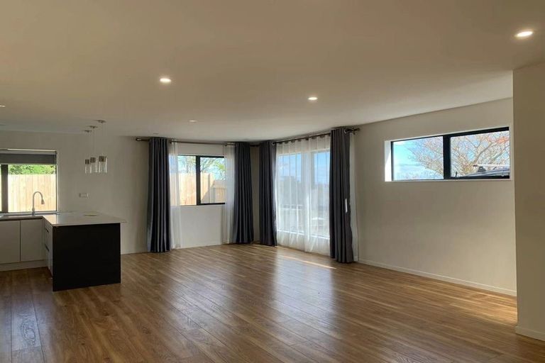 Photo of property in 98 Cardiff Road, Pakuranga, Auckland, 2010
