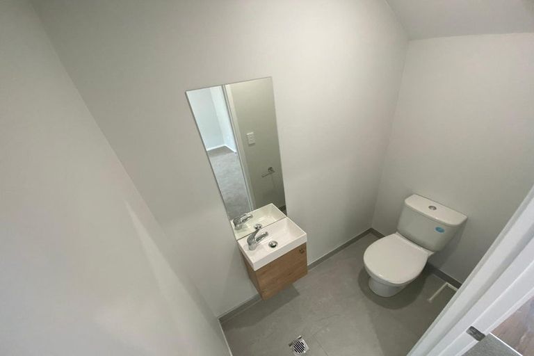 Photo of property in 2 Mikoikoi Crescent, Mangere Bridge, Auckland, 2022