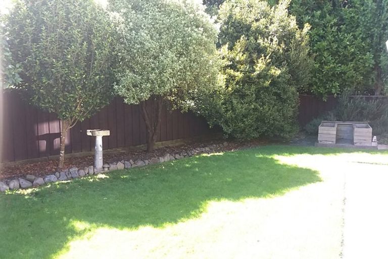 Photo of property in 17a Kowhai Grove, Waikanae, 5036