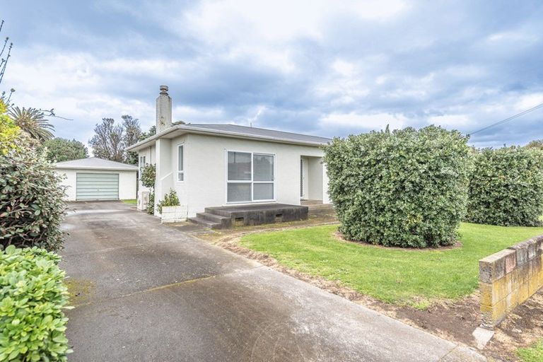 Photo of property in 16 Laird Street, Castlecliff, Whanganui, 4501