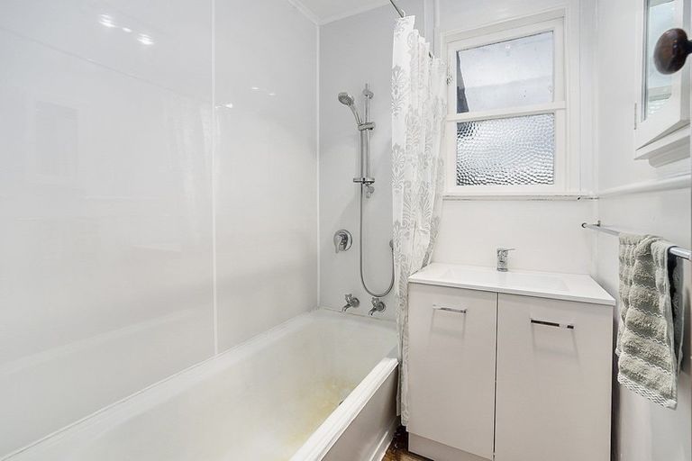 Photo of property in 33 Upham Terrace, Roslyn, Palmerston North, 4414