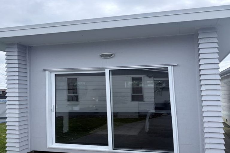 Photo of property in 17 Palliser Place, Milson, Palmerston North, 4414