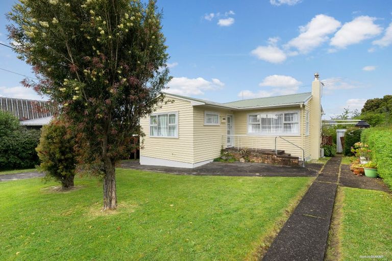 Photo of property in 104 Taikata Road, Te Atatu Peninsula, Auckland, 0610