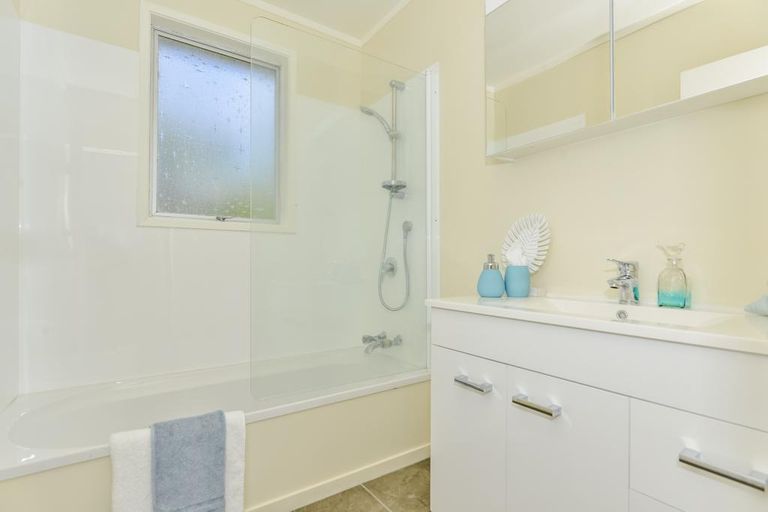 Photo of property in 66 Captain Scott Road, Glen Eden, Auckland, 0602