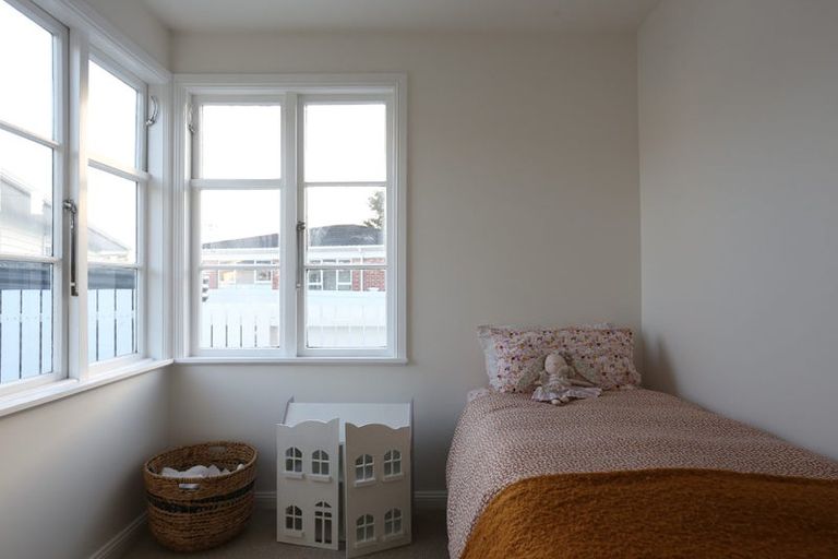 Photo of property in 26b Clinton Avenue, Te Atatu Peninsula, Auckland, 0610