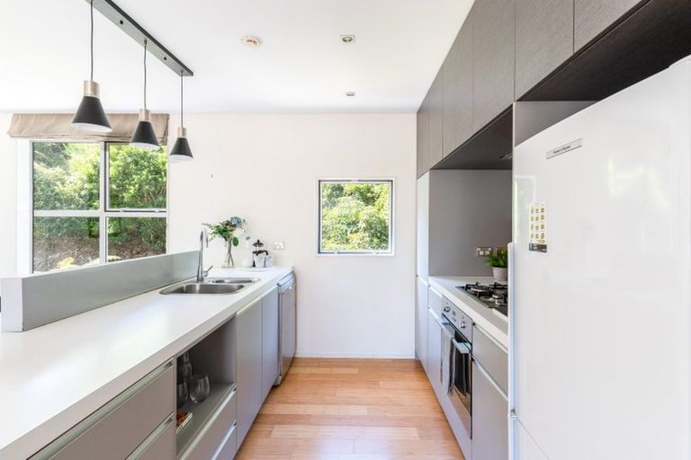 Photo of property in 10 Saddleback Grove, Karori, Wellington, 6012