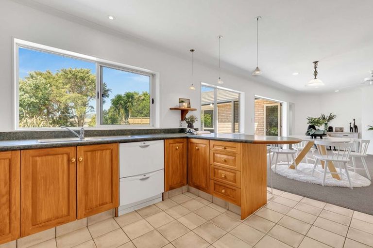 Photo of property in 52 Lysaght Place, Welcome Bay, Tauranga, 3112