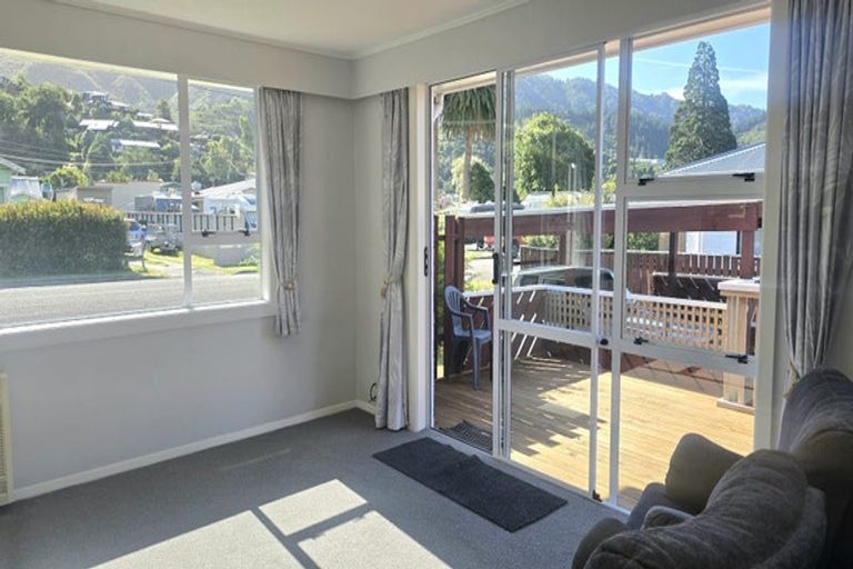 Photo of property in 46 York Street, Picton, 7220