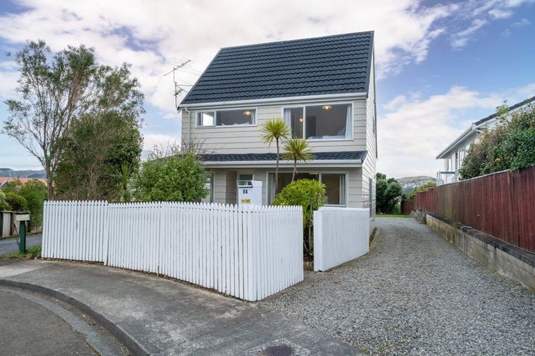 Photo of property in 8a Alister Way, Churton Park, Wellington, 6037