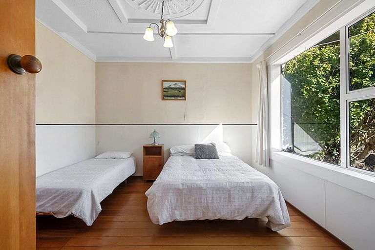 Photo of property in 1 Queens Road, Glen Avon, New Plymouth, 4312