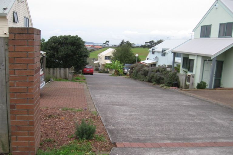 Photo of property in 2/485 Don Buck Road, Massey, Auckland, 0614